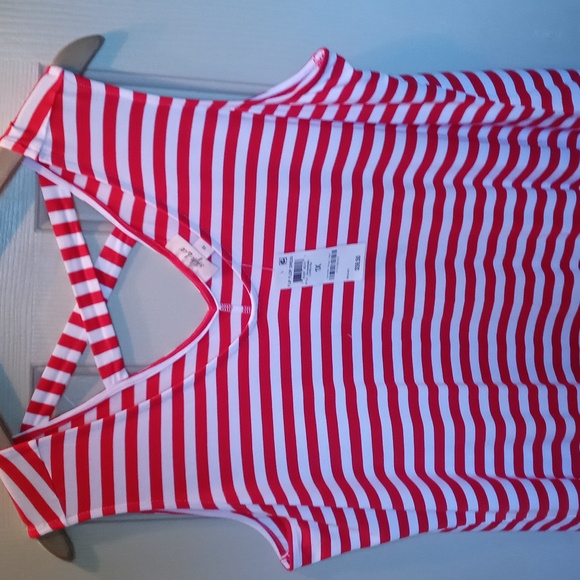 Dresses - Picture 6 of 8